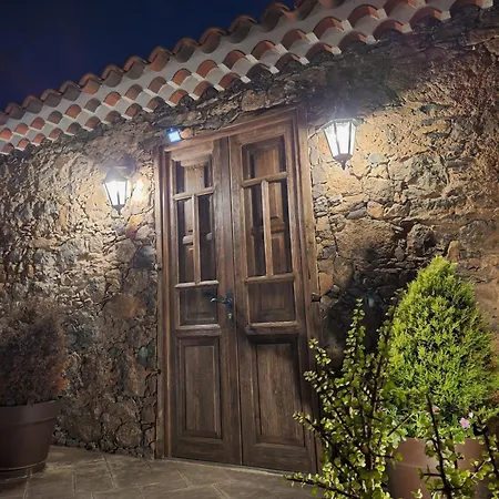 Rural, Stone Escape With Stunning Views, Jacuzzi,sauna, Ac, Outdoor Shower *