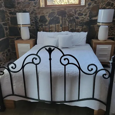 Rural, Stone Escape With Stunning Views, Jacuzzi,sauna, Ac, Outdoor Shower Maison d'hôtes