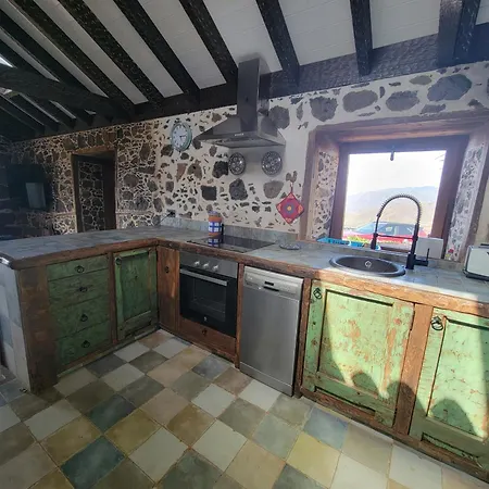 Rural, Stone Escape With Stunning Views, Jacuzzi,sauna, Ac, Outdoor Shower Maison d'hôtes *