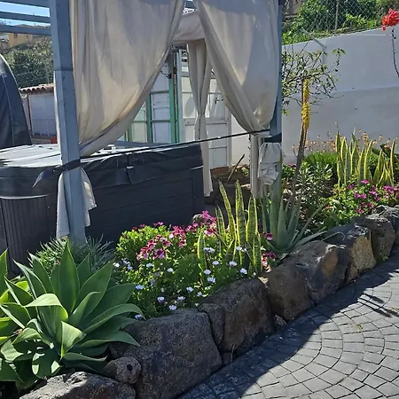 Rural, Stone Escape With Stunning Views, Jacuzzi,sauna, Ac, Outdoor Shower Maison d'hôtes
